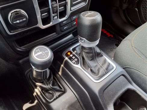 Used 2025 Jeep Gladiator Sport AWD/4WD image 18