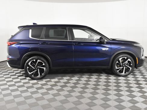 Used 2023 Mitsubishi Outlander SE image 5