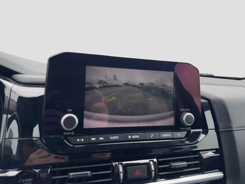 Used 2025 Nissan Pathfinder SV FWD image 18
