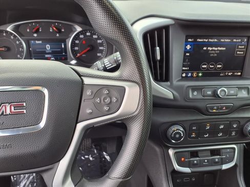 Used 2024 GMC Terrain SLE image 11
