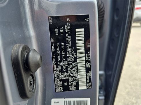 Used 2021 Toyota Highlander XLE image 32