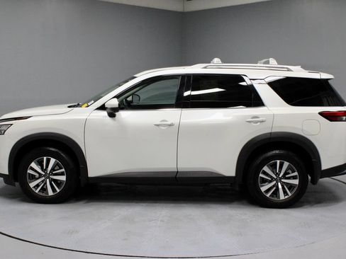 Used 2024 Nissan Pathfinder SL AWD/4WD image 10