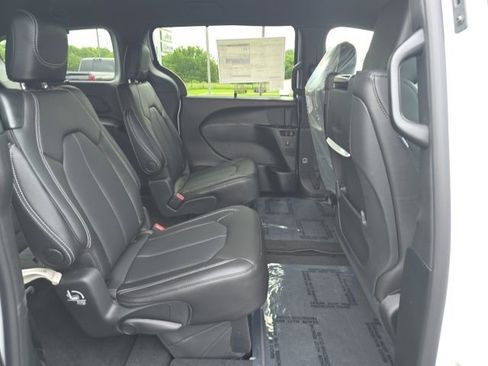 New 2025 Chrysler Pacifica Select w/ Uconnect Theater Family Group AWD/4WD image 26