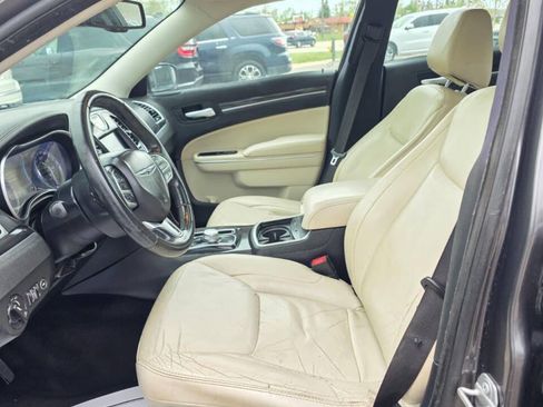 Used 2017 Chrysler 300 Limited w/ Value Package RWD image 18