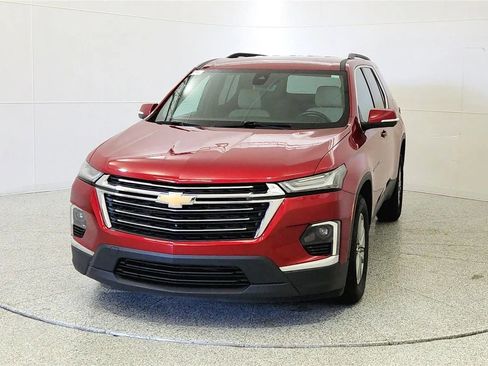 Used 2023 Chevrolet Traverse LT FWD image 3