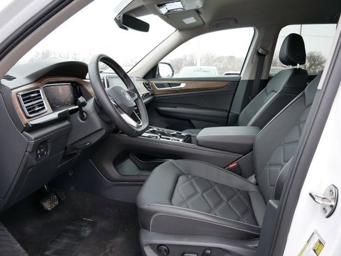 Used 2025 Volkswagen Atlas SE image 11