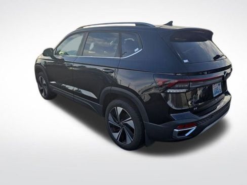 Used 2025 Volkswagen Taos SE image 5