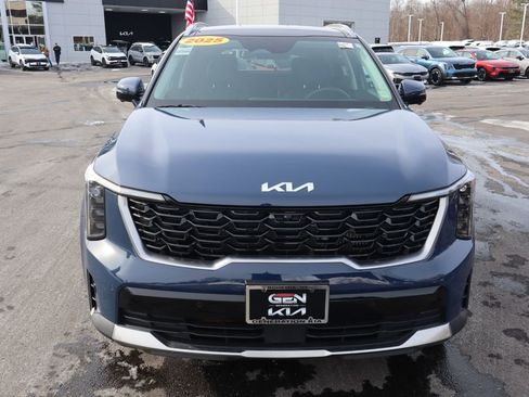 Used 2025 Kia Sorento SX image 3