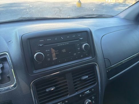 Certified 2016 Dodge Grand Caravan SE FWD image 16