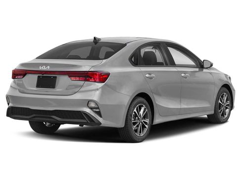 Used 2022 Kia Forte LXS image 2