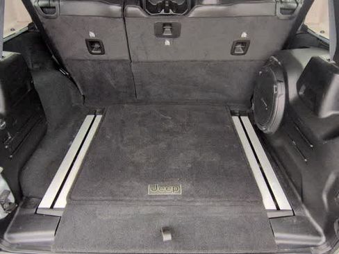Used 2022 Jeep Wrangler Unlimited Rubicon w/ LED Lighting Group AWD/4WD image 34