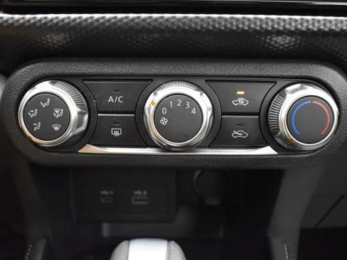 Used 2023 Nissan Kicks SV image 34