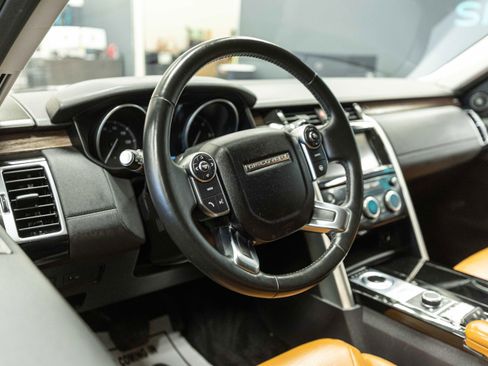 Used 2017 Land Rover Discovery HSE AWD/4WD image 10