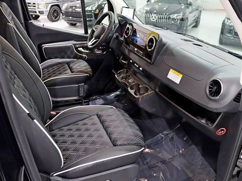 Used 2024 Mercedes-Benz Sprinter 3500 image 30