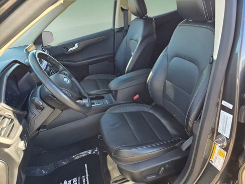 Used 2020 Ford Escape Titanium image 13