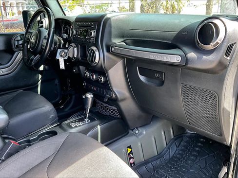 Used 2018 Jeep Wrangler Sport AWD/4WD image 18