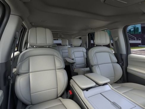 New 2026 Lincoln Navigator Premiere AWD/4WD image 10