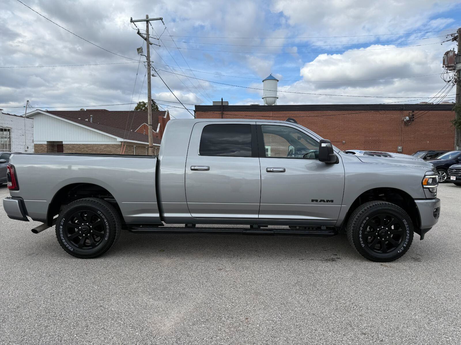 Used 2023 RAM 2500 Laramie AWD/4WD image 3