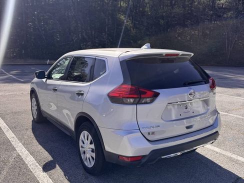 Used 2017 Nissan Rogue S w/ S Family Package FWD image 4