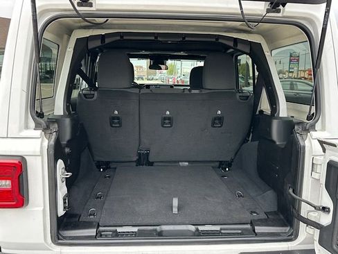 Used 2025 Jeep Wrangler Sahara AWD/4WD image 12