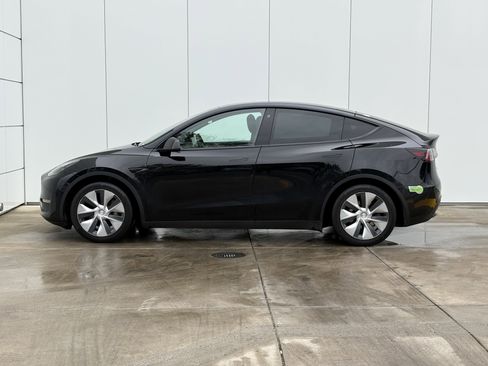 Used 2023 Tesla Model Y Long Range image 4