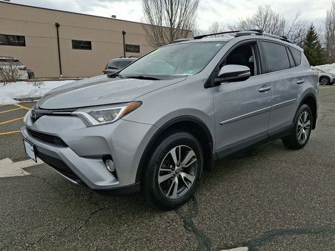 Used 2018 Toyota RAV4 XLE image 3