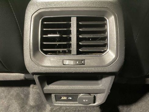 Used 2018 Volkswagen Tiguan SE AWD/4WD image 26