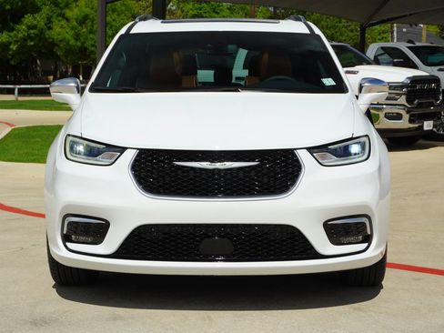 Used 2024 Chrysler Pacifica Pinnacle w/ Trailer Tow Group image 7