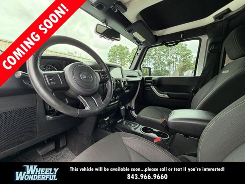 Used 2018 Jeep Wrangler Unlimited Sahara AWD/4WD image 10