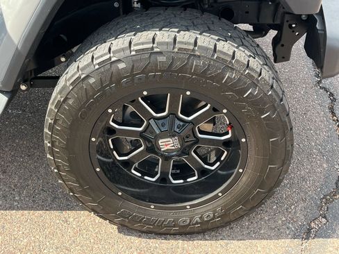 Used 2019 Jeep Wrangler Unlimited Sahara AWD/4WD image 8