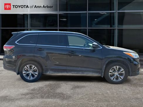 Used 2014 Toyota Highlander XLE AWD/4WD image 5