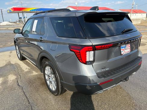 Used 2025 Ford Explorer Active w/ Active Comfort Package image 5