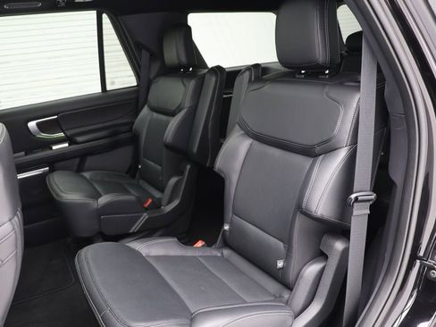 Used 2025 Ford Expedition Platinum w/ Stealth Appearance Package AWD/4WD image 11