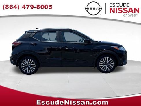 Used 2023 Nissan Kicks SV FWD image 2