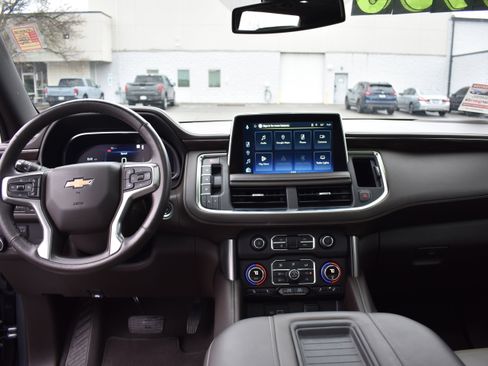 Used 2022 Chevrolet Suburban LT w/ Luxury Package image 36