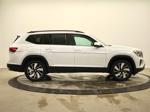 New 2026 Volkswagen Atlas SE image 2