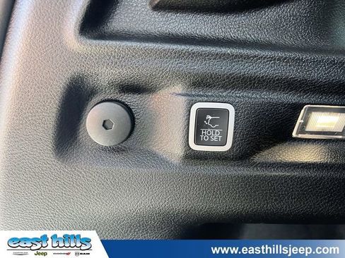 Used 2023 Jeep Grand Cherokee L Limited AWD/4WD image 12