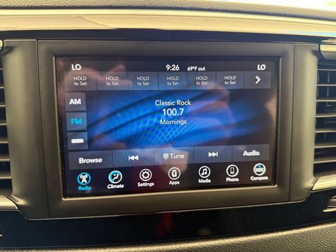 Used 2020 Chrysler Pacifica Touring w/ S Appearance Package FWD image 40