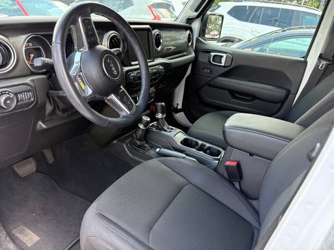 Used 2022 Jeep Wrangler Unlimited Sahara w/ Cold Weather Group AWD/4WD image 7