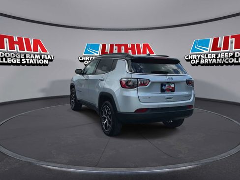Used 2025 Jeep Compass Limited AWD/4WD image 6