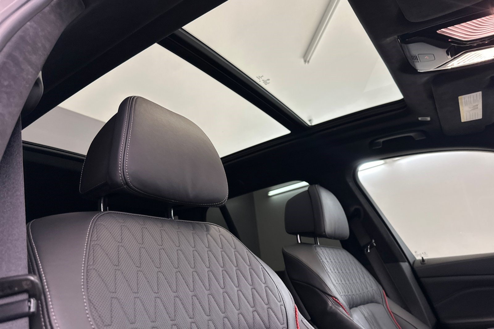 Used 2022 BMW X5 xDrive40i w/ M Sport Package AWD/4WD image 25