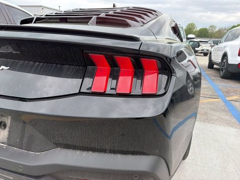 Used 2025 Ford Mustang Premium image 6