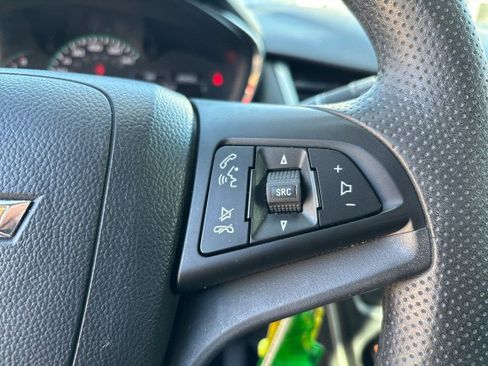 Used 2022 Chevrolet Trax LS image 15