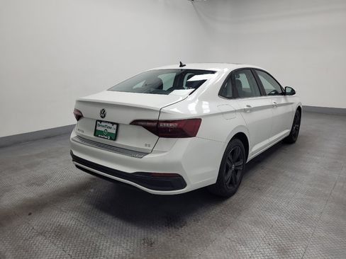 Used 2024 Volkswagen Jetta SE FWD image 9