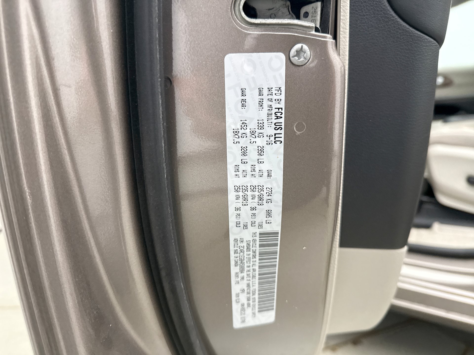 Used 2017 Chrysler Pacifica Touring-L Plus w/ Advanced Safetytec Group FWD image 11