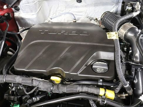 Used 2025 Chevrolet Trax RS w/ Sunroof Package FWD image 17