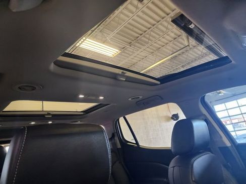 Used 2023 GMC Acadia SLT w/ Technology Package FWD image 23