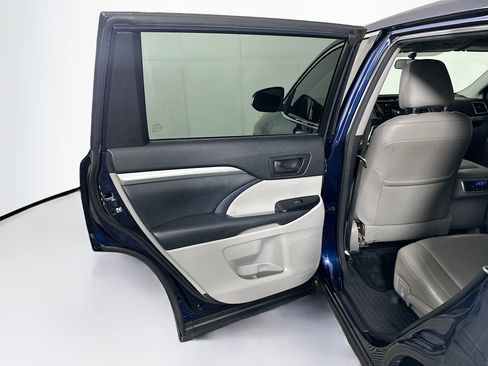 Used 2014 Toyota Highlander Plus image 24