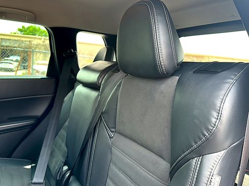 Used 2023 Mitsubishi Outlander SE AWD/4WD image 19