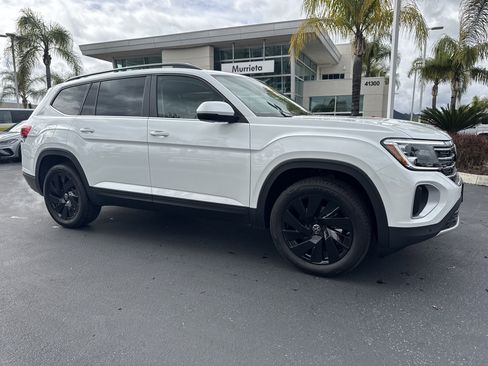 New 2026 Volkswagen Atlas SE FWD image 2